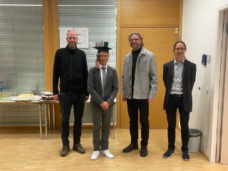 Nach bestandener Doktorprüfung: Prof. Dr. Stefan Legewie, Yen-Cheng Yeh, Prof. Dr. Günter Tovar, Prof. Dr. Bernard Haasdonk